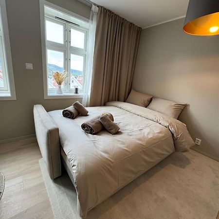 Leilighet I Bergens Vakreste Gate - Nydelig Utsikt Over Innseilingen Til Bergen! Exterior foto